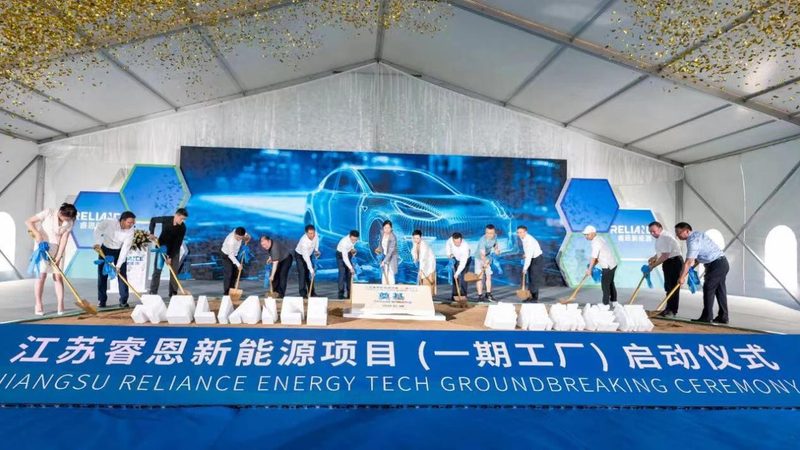 太阳能热水器真空管与平板集热器：揭秘两者差异**